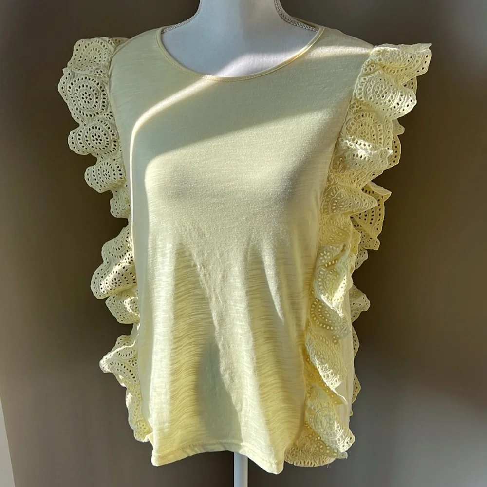 Doe & Rae Ruffle Top - Picture 4 of 10